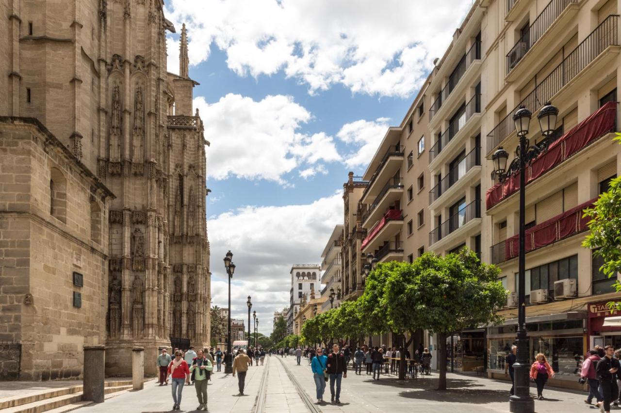 Puerta Catedral Suites Sevilla Bagian luar foto