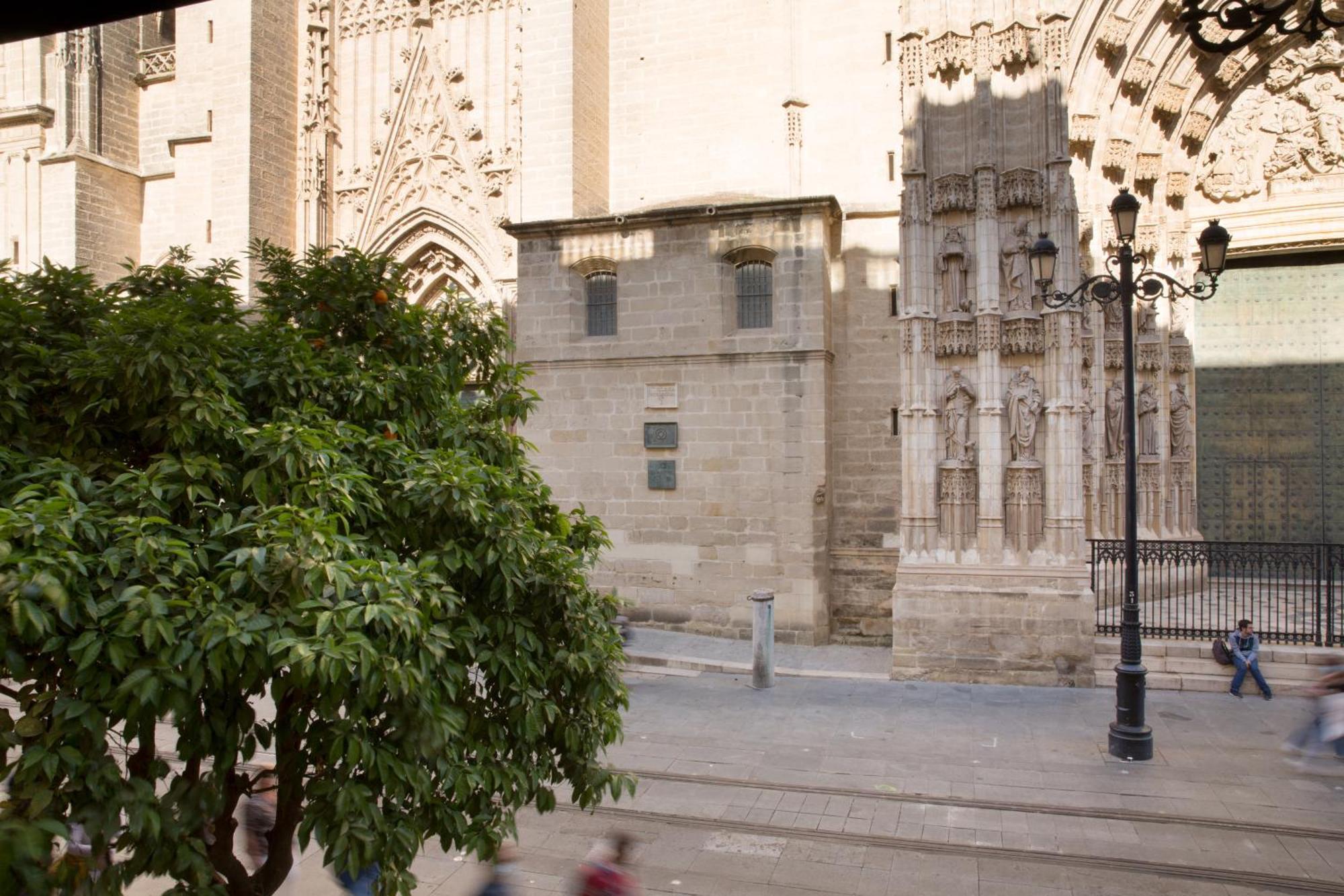Puerta Catedral Suites Sevilla Ruang foto