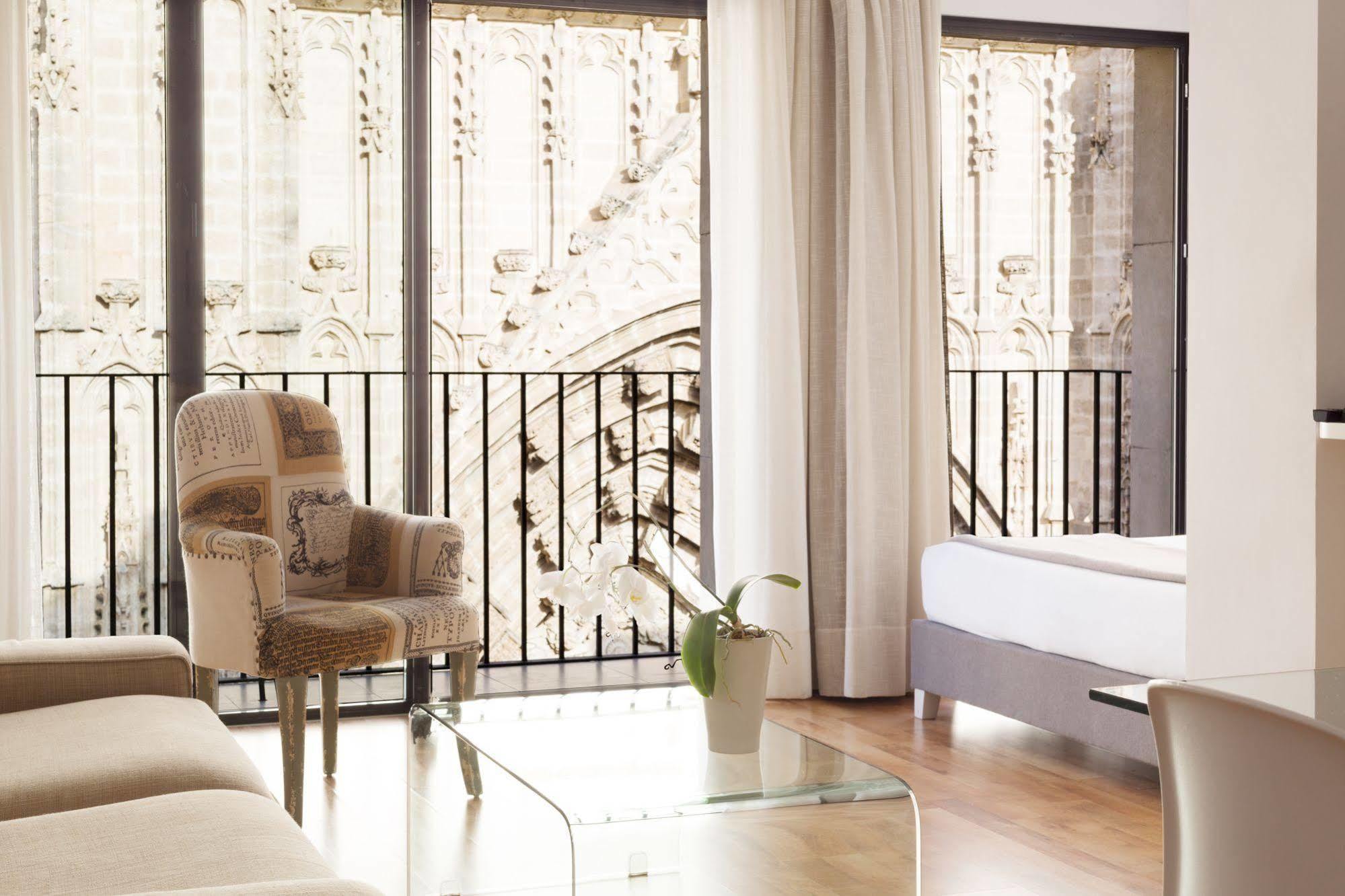 Puerta Catedral Suites Sevilla Bagian luar foto