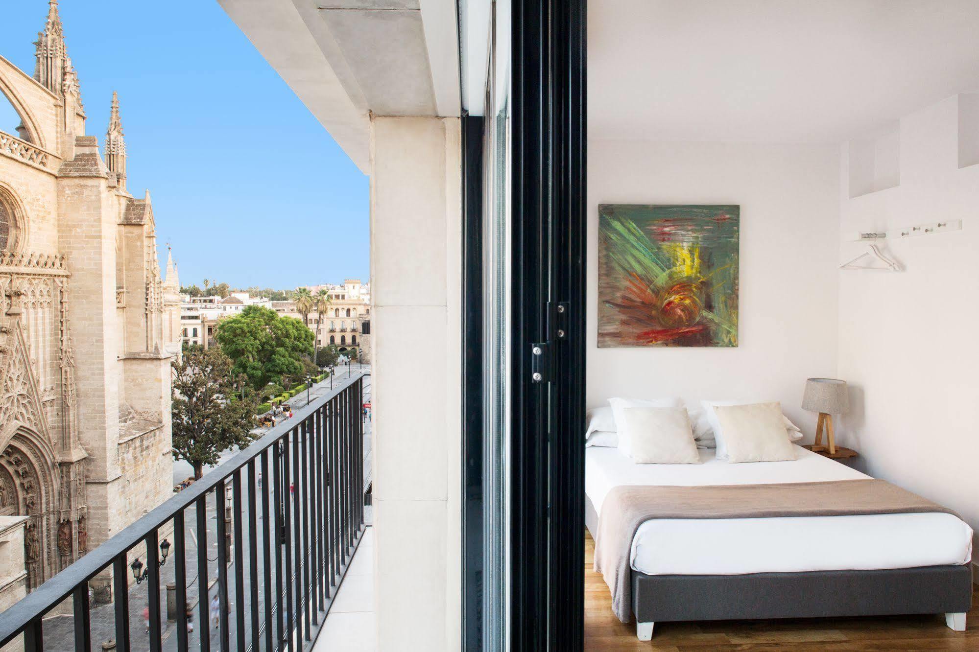 Puerta Catedral Suites Sevilla Bagian luar foto