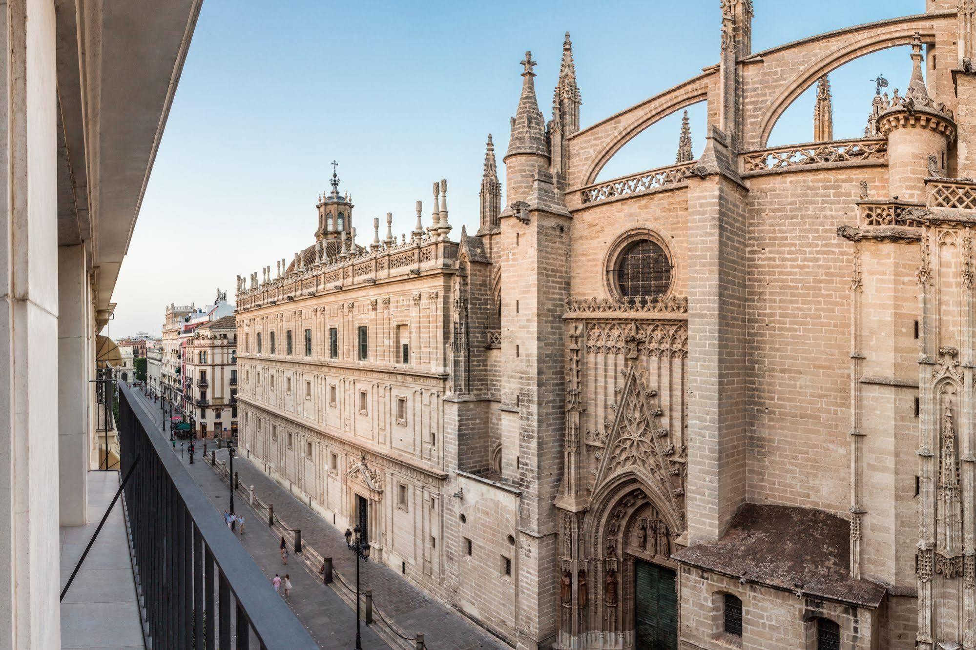 Puerta Catedral Suites Sevilla Bagian luar foto
