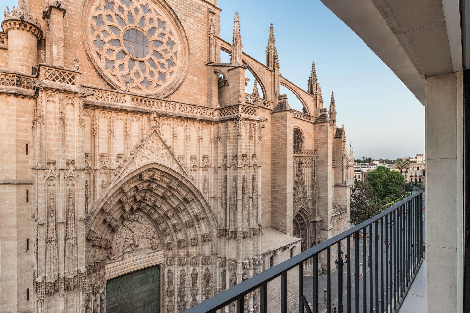 Puerta Catedral Suites Sevilla Bagian luar foto